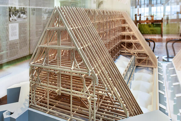 Bild vergrößern: Holzmodell des Dachstuhls des Ingolstädter Münsters