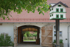 Bild vergrößern: Der Eingang zur Dauerausstellung im alten Stadel.